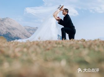 化妆师用了很大的心力帮助我化妆