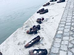 -多瑙河畔鞋履雕塑