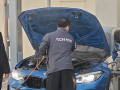 -爱车行 奥迪 奔驰 宝马 保时捷 路虎 专业 维修保养 原厂 奥迪改装升级 中心(静安店)