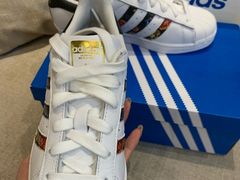 -阿迪达斯(武林银泰三叶草店)