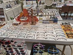 -目上眼镜·蔡司依视路授权(青浦宝龙店)