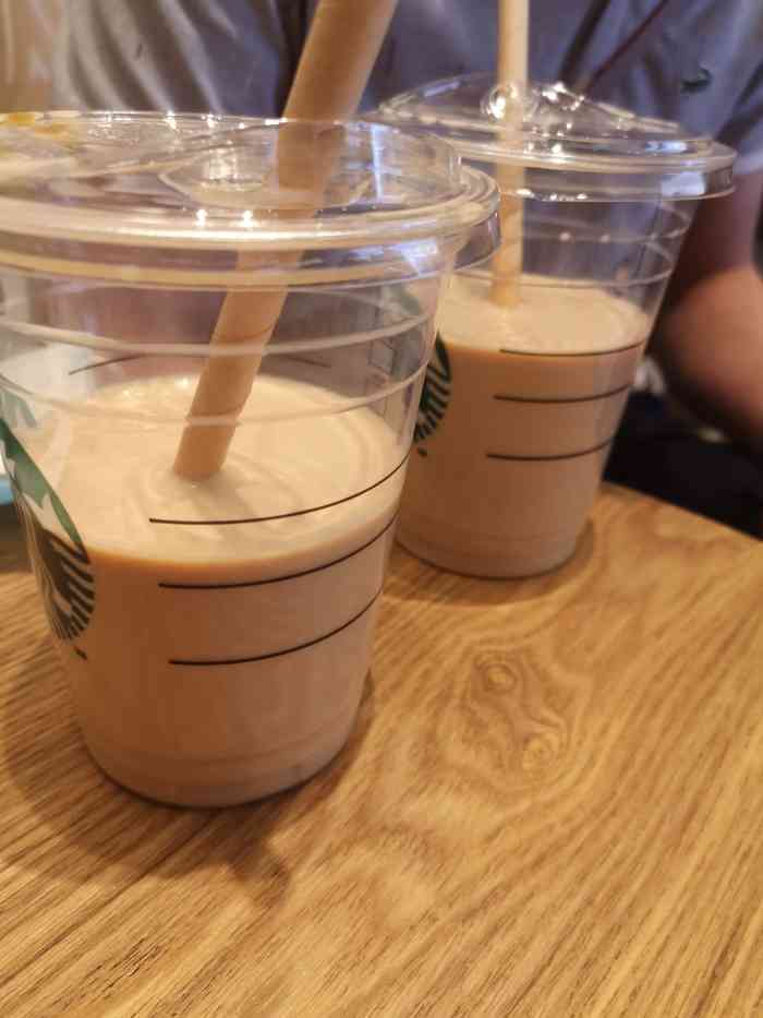 星巴克(深圳东门茂业店)-"[薄荷]环境:位于茂业百货的一楼,一下.