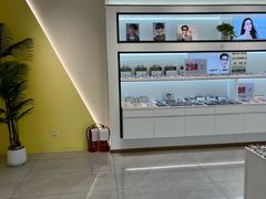 -J-Optical佳视明眼镜·蔡司视觉(青岛金茂览秀城店)