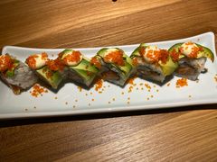 牛油果三文鱼卷-初居食屋日式料理(万象城购物中心店)