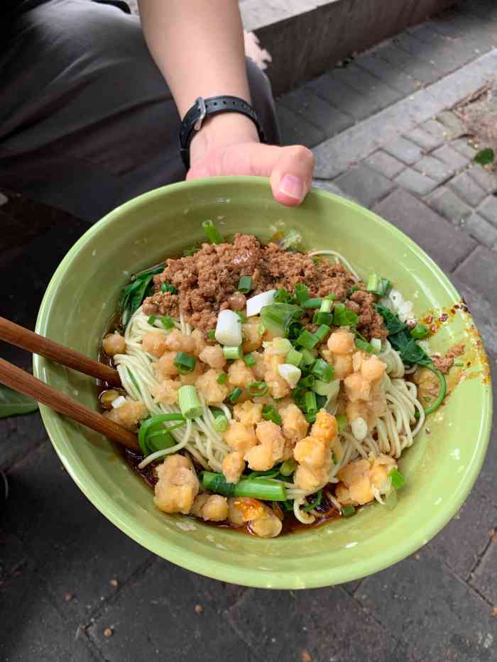 李板凳面-"去重庆旅行第三天到的这家店打卡点评看了.