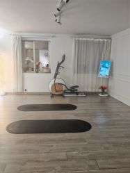 -闺蜜瑜伽·普拉提女性塑形馆