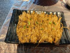 -老街烧烤大排档·地道湖北菜·龙虾馆(汉口火车站店)