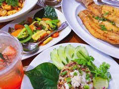 -Chom Cafe and Restaurant