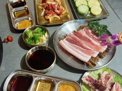 -围炉肉舍•炭烤活鳗•丹东海鲜烤肉(步行街店)