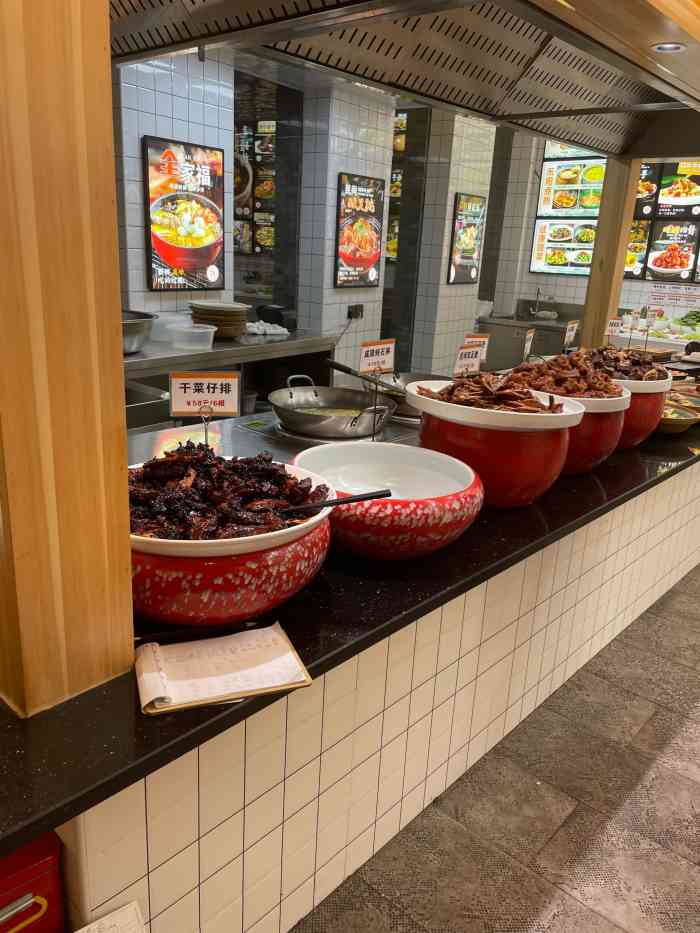 东阳餐馆(马塍路店)-"菜偏咸,量可以,蚊子很多,还没有驱蚊措施.