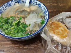 鸭油酥饼-小潘记鸭血粉丝汤