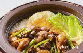 Stewed Chicken and Mushroom Clay Pot Rice