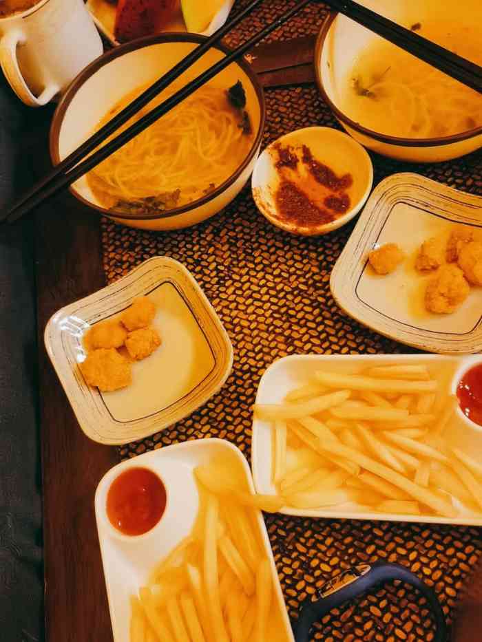 打分 小吃一如既往的美味,开车过来的,有免费停车场 前台的迎宾很热情