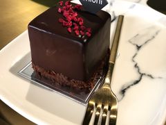 -UNI UNI(环亚凯瑟琳店)