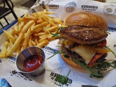 招牌鹅肝牛肉汉堡-Grinder 绞肉机汉堡(武定路店)