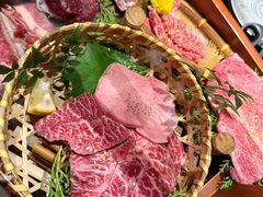 -山川小町·极番烧肉(新地假日广场店)
