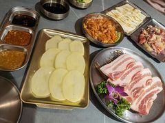 -围炉肉舍•炭烤活鳗•丹东海鲜烤肉(步行街店)