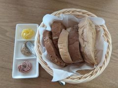 自制面包-普兰达德国餐厅·德式脆皮烤猪肘·自酿啤酒(观唐店)