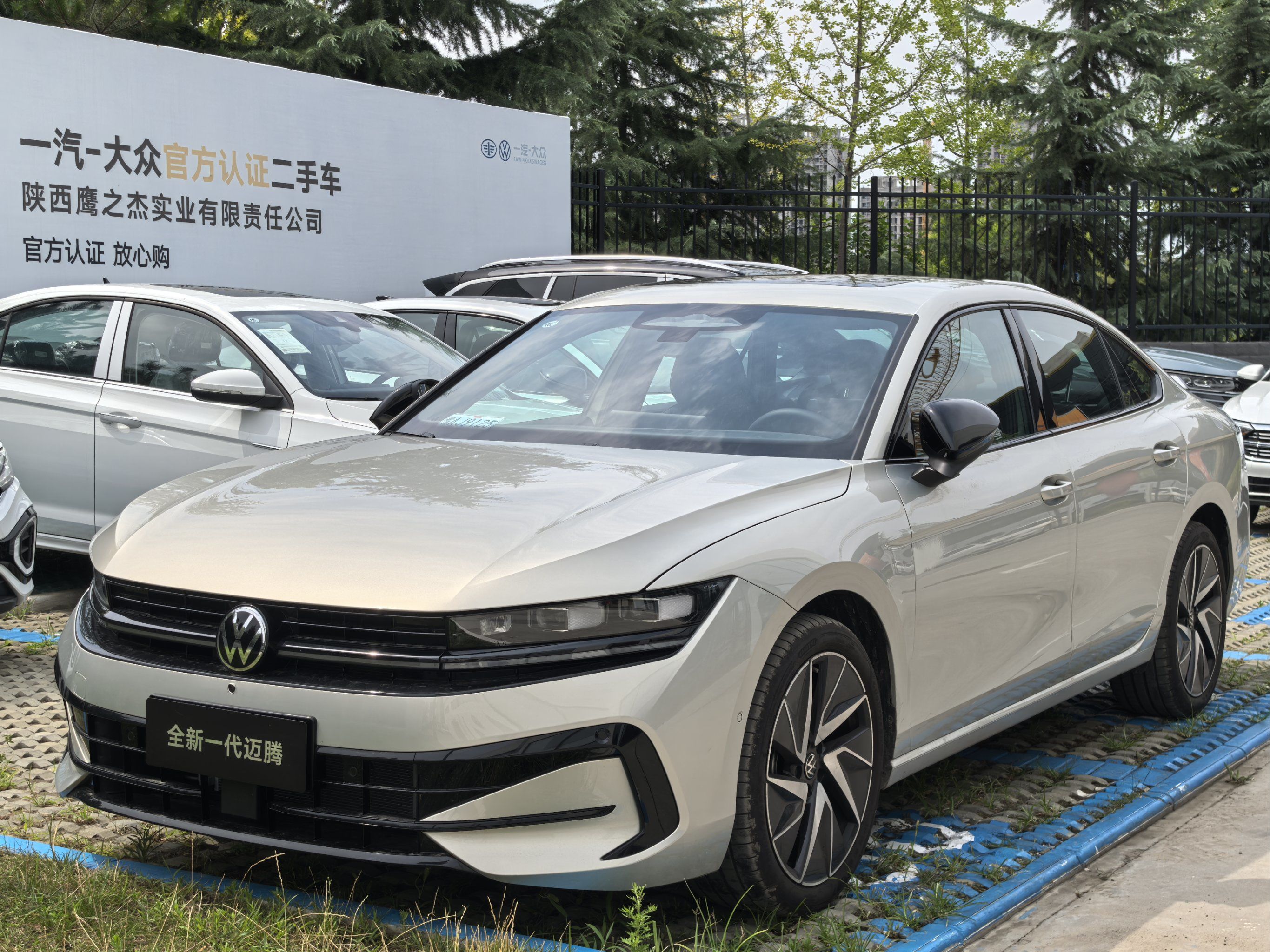 迈腾b9金色