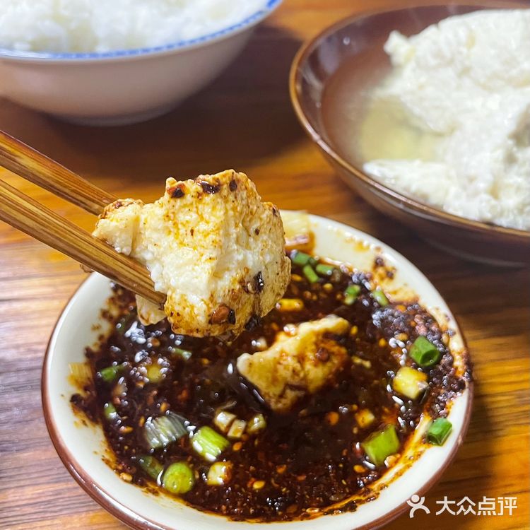 被这苍蝇小馆的豆花饭惊艳到了[色]