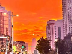 -小镇影院迪士尼小熊Duffy与他的朋友合影地