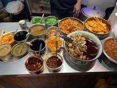 -爆炸头阿姨小四川正宗川味小吃(无任何分店)