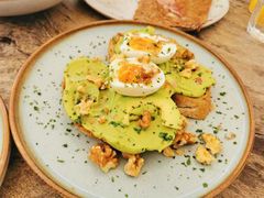 牛油果煮蛋吐司-RAC BAR(安福路店)