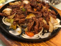 铁板黑椒牛柳-鸿运楼烤鸭店(天桥店)