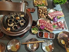 -围炉肉舍•炭烤活鳗•丹东海鲜烤肉(步行街店)