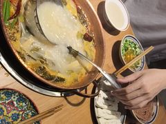 -洱火云南酸菜牛肉火锅(石景山当代商城店)