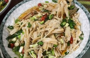 Enoki Mushroom and Ox Tripe Stir-fry