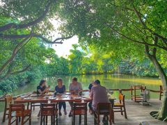 -Chom Cafe and Restaurant