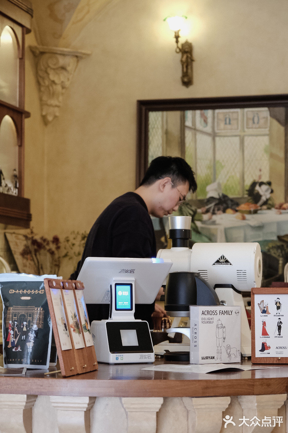 成都新店｜装修历时一年的法欧古堡式咖啡店