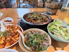 -大众跷脚牛肉馆·非遗传承单位(峨眉山店)