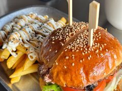 -三勾JJJ Burger&Coffee(梅溪湖店)