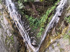 -燕子河大峡谷天坑仙境