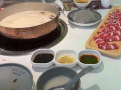 -洪氏嗨捞·广东猪肚鸡·椰子鸡火锅(西咸万象城店)
