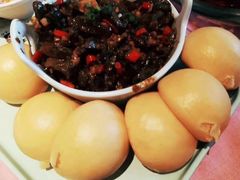 皮蛋炒肉泥配窝窝头-胡桃里乐队酒馆(农科路店)
