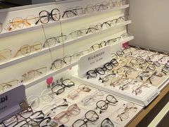 -爱视眸Eyeblling眼镜·依视路·蔡司镜片折扣店(百联南方商城购物中心)