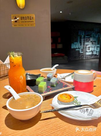 昆明!翠湖边! | 吹爆这家漂亮的南洋餐厅！