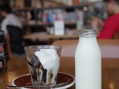 -ROAST coffee & eatery