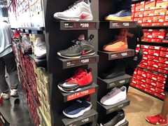 -NIKE上海青浦换季优惠店