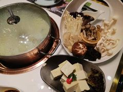 -洪氏嗨捞·猪肚鸡火锅(阳光天地店)