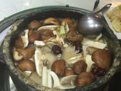 -南渝食府.墨脱石锅松茸鸡