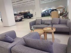 -小鹏汽车上海吴中路销售服务中心