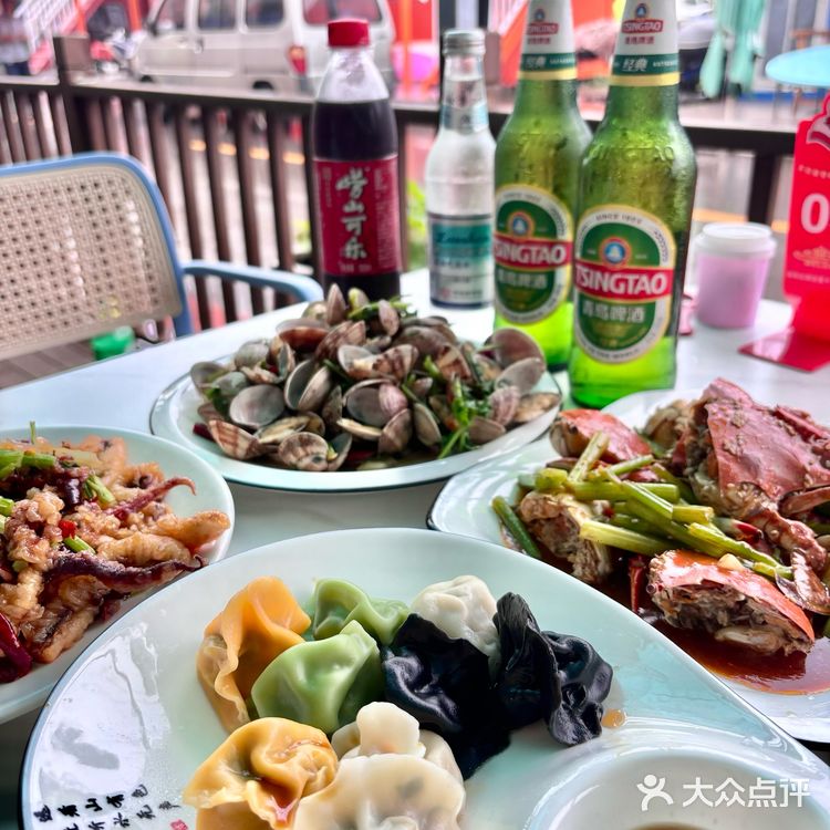 逛完啤酒城，正好来品尝美食啦~