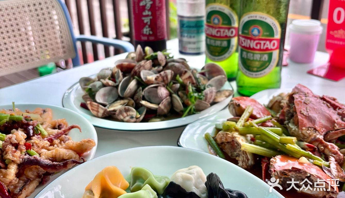 逛完啤酒城，正好来品尝美食啦~