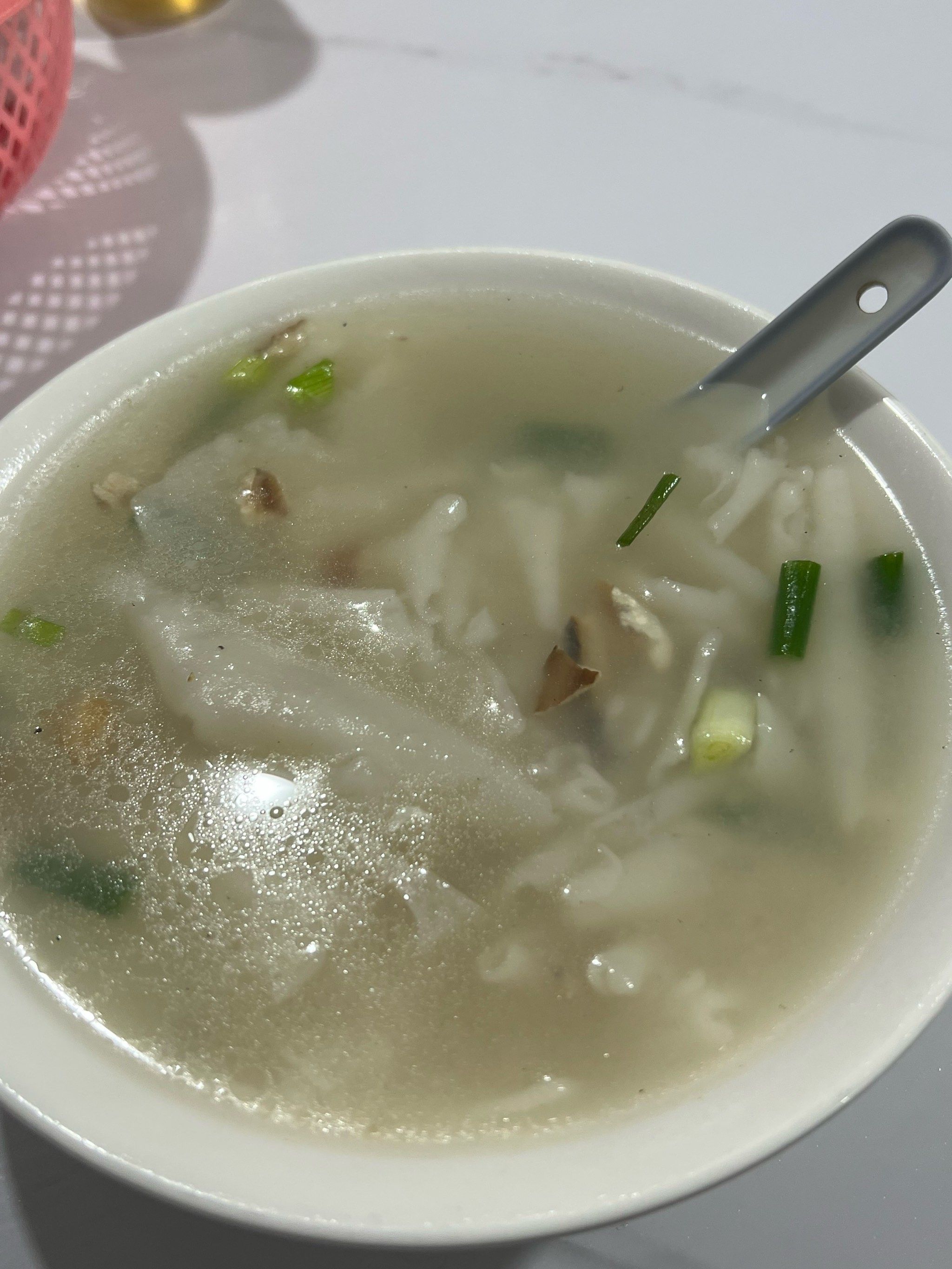 天天领红包来福建要吃特色美食,早餐的话就可以吃锅边了,吃得暖暖的