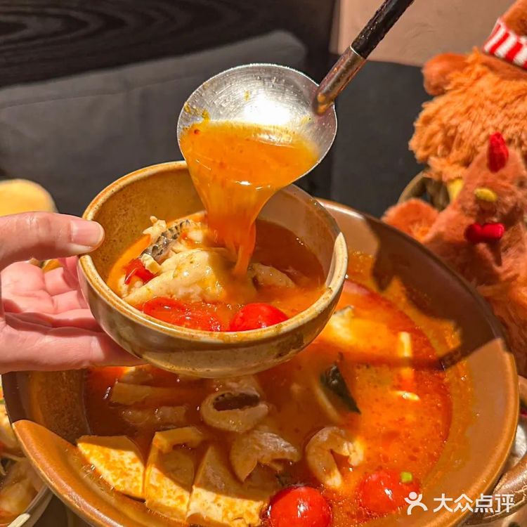 完胜火烧云的云南菜！！圣诞氛围感太浓！！