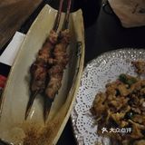 店家在湖滨银泰D区4楼， 生意很红火，周末傍晚四点多